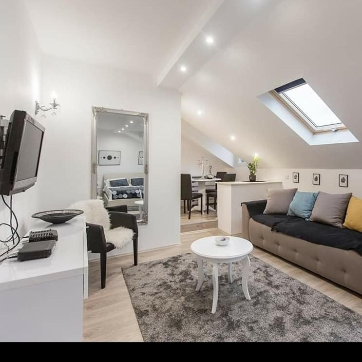 Stan na dan Angel Apartment Novi Sad Bagian luar foto